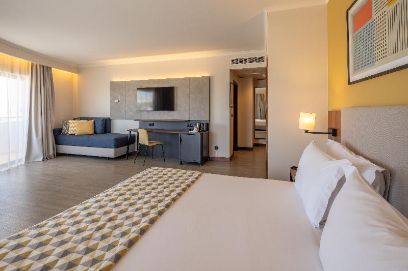 Holiday Inn Algarve Albufeira, an IHG Hotel image