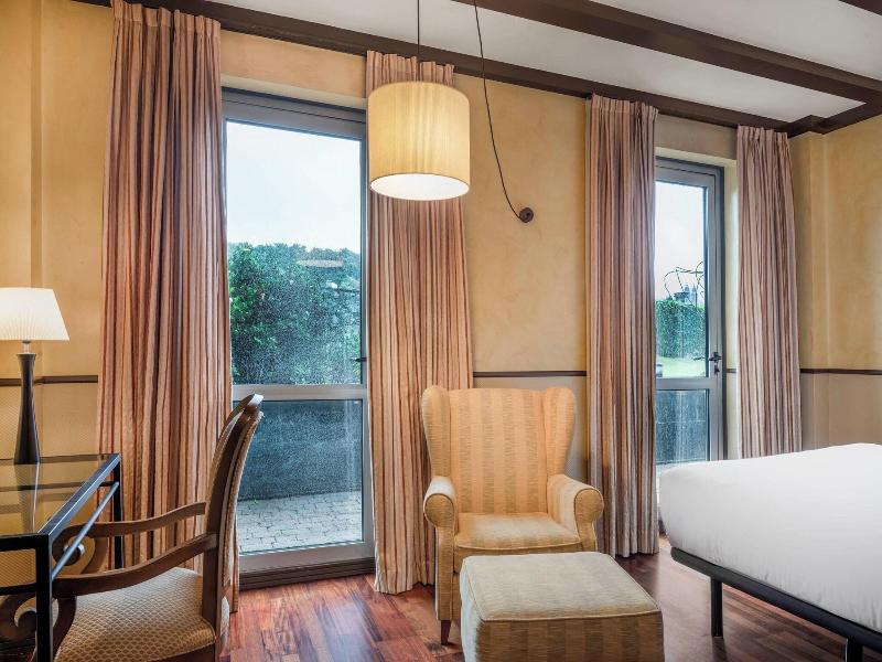 AC Hotel Palacio del Carmen Autograph Collection image