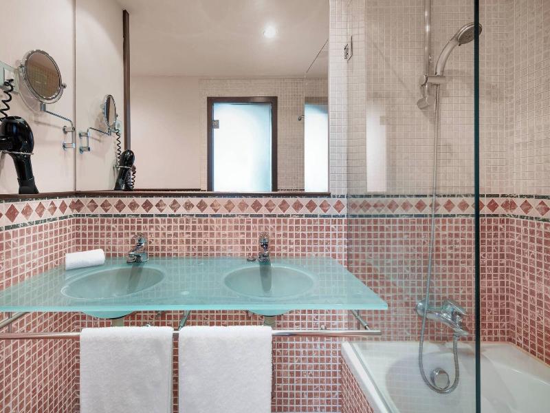 AC Hotel Palacio del Carmen Autograph Collection image