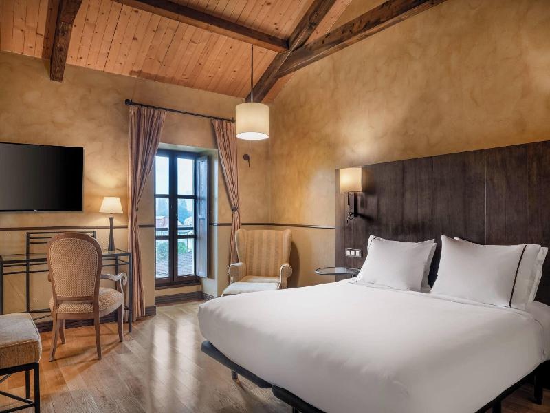 AC Hotel Palacio del Carmen Autograph Collection image