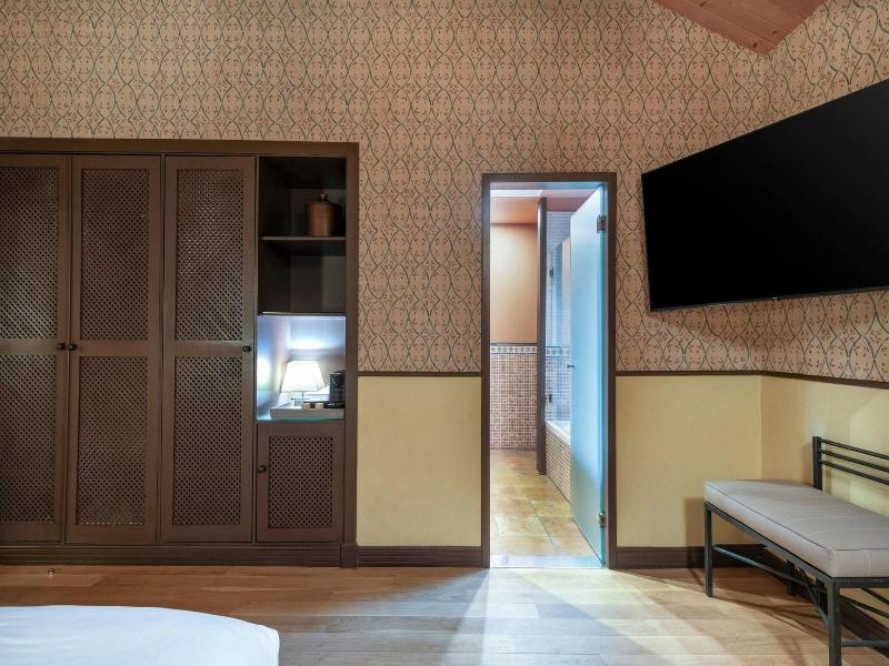 AC Hotel Palacio del Carmen Autograph Collection image