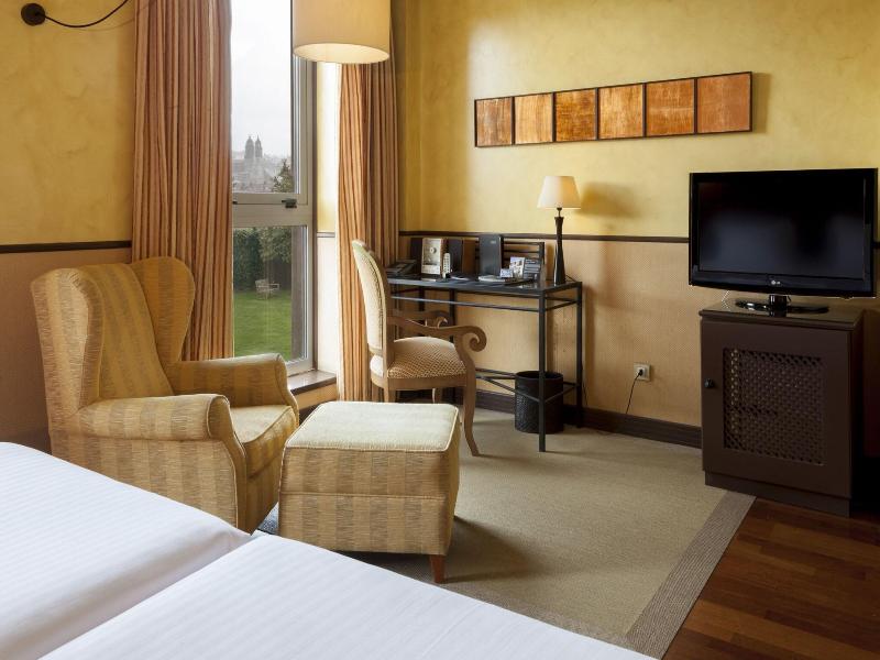 AC Hotel Palacio del Carmen Autograph Collection image