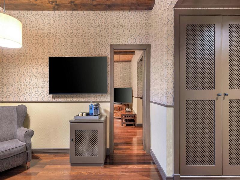 AC Hotel Palacio del Carmen Autograph Collection image