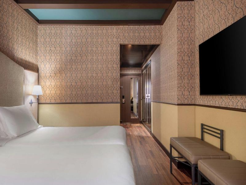 AC Hotel Palacio del Carmen Autograph Collection image