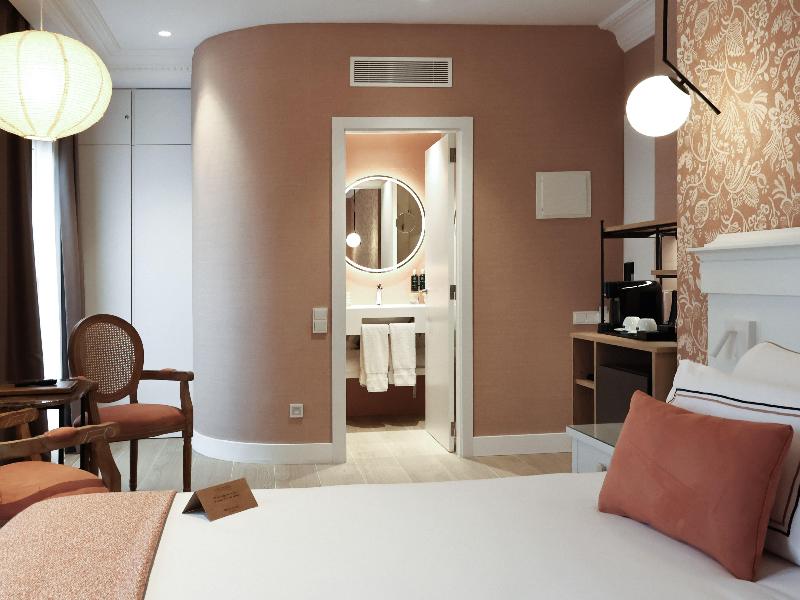 Melia Plaza image