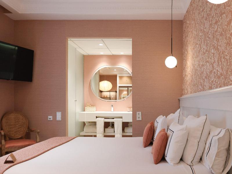 Melia Plaza image