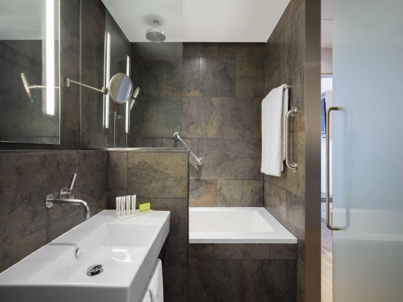 Le Meridien Barcelona image