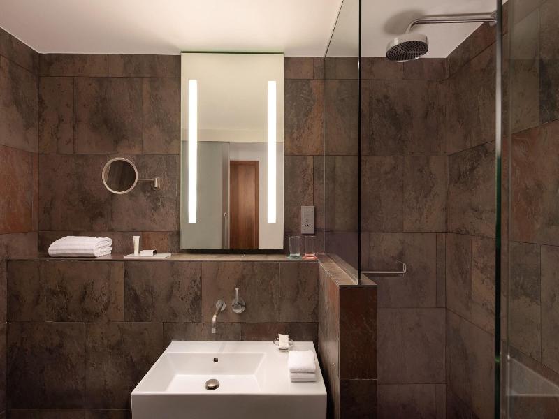 Le Meridien Barcelona image