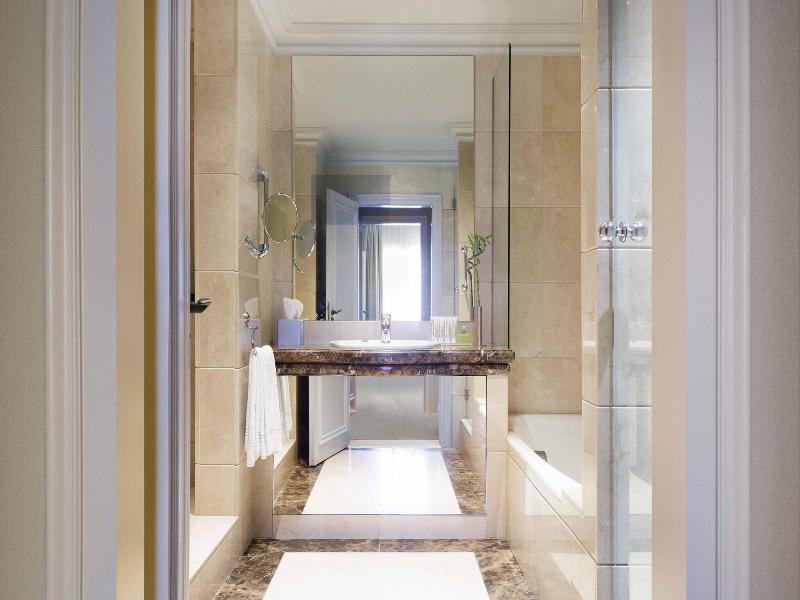 Le Meridien Barcelona image