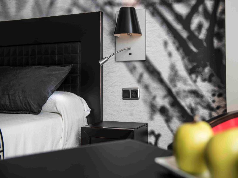 Salles Hotel Malaga Centro image