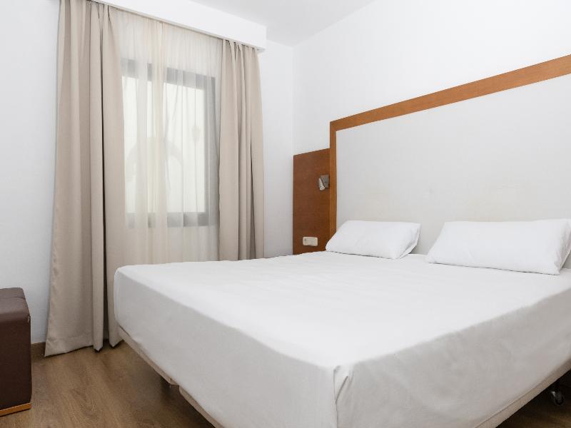 Apartamentos Hesperia Bristol Playa image