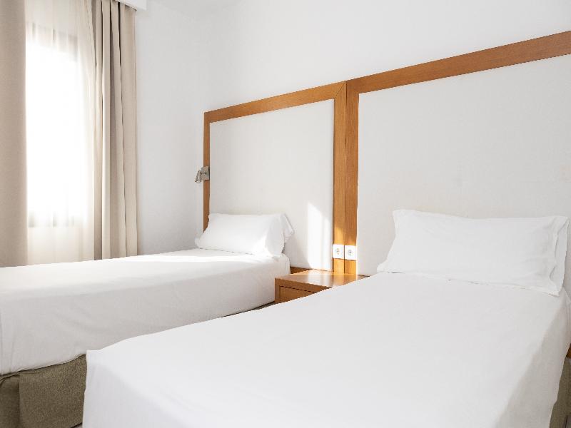 Apartamentos Hesperia Bristol Playa image