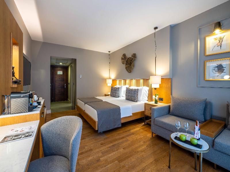 Double or Twin Room, Deluxe, Garden View