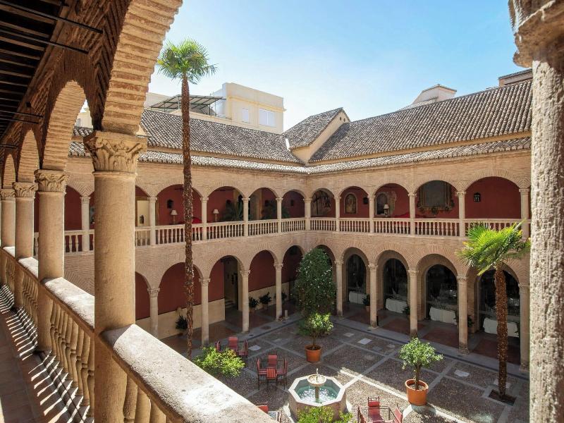 AC Palacio de Santa Paula Autograph Collection image