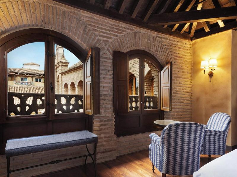 AC Palacio de Santa Paula Autograph Collection image