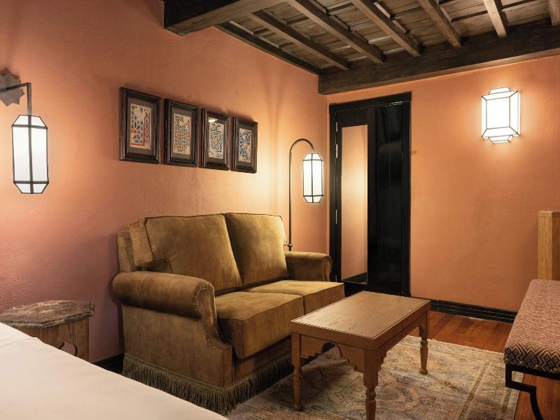 AC Palacio de Santa Paula Autograph Collection image