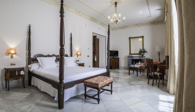 DOUBLE SINGLE USE WITH DOUBLE BED