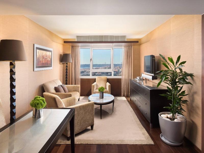 Sheraton Lisboa Hotel & Spa image
