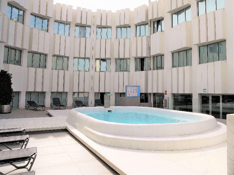 Port Valencia Azafata photo 2