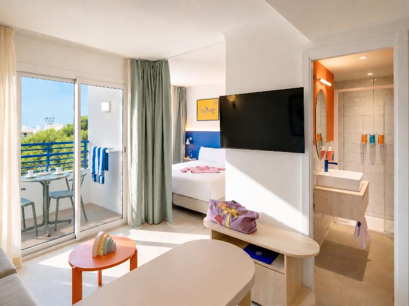 Coral Star Hotel & Apartments image