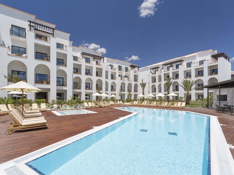 Pine Cliffs Hotel, a Luxury Collection Resort image