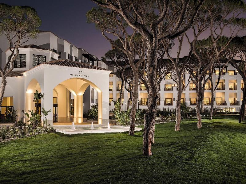 Pine Cliffs Hotel, a Luxury Collection Resort image