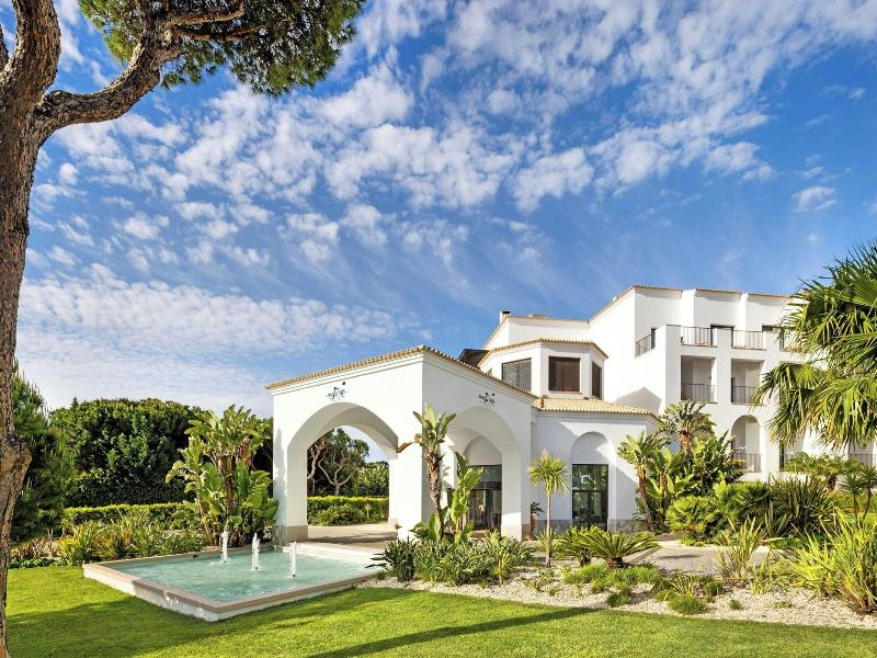 Pine Cliffs Hotel, a Luxury Collection Resort image