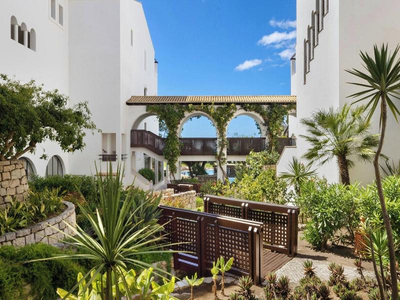 Pine Cliffs Hotel, a Luxury Collection Resort image