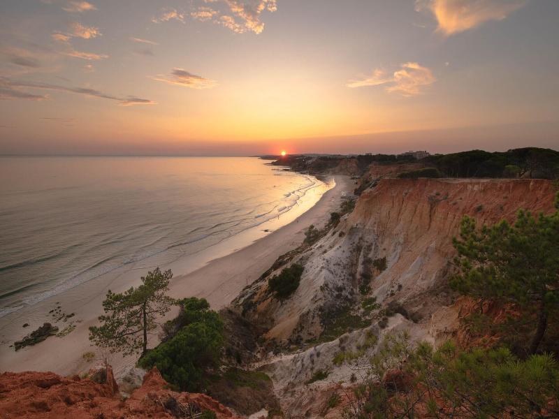 Pine Cliffs Hotel, a Luxury Collection Resort image
