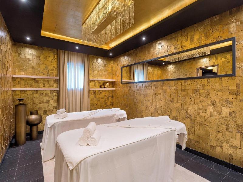 Pine Cliffs Hotel, a Luxury Collection Resort image