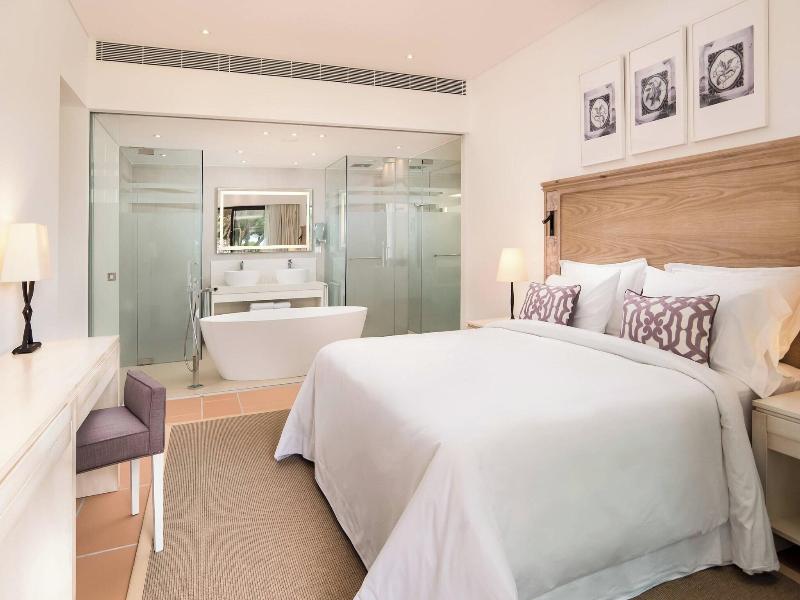 Pine Cliffs Hotel, a Luxury Collection Resort image