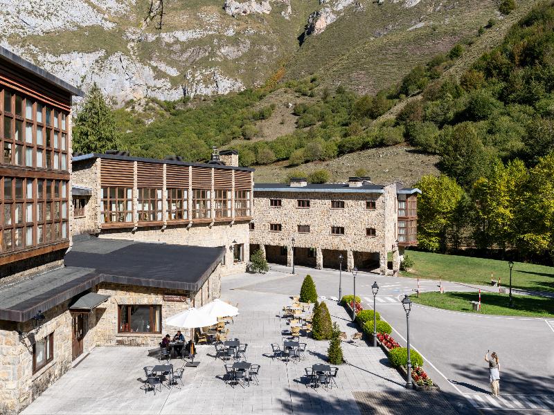 Parador de Fuente De image