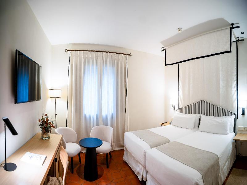 Parador de Jarandilla de la Vera image