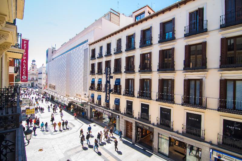 Fuera de Cumplimiento a mueble HOTEL PETIT PALACE PRECIADOS Puerta del Sol-Plaza Mayor - Madrid Ciudad
