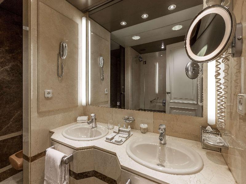 Wellington Hotel & Spa Madrid image