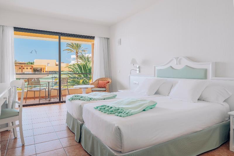 Iberostar Waves Playa Gaviotas image