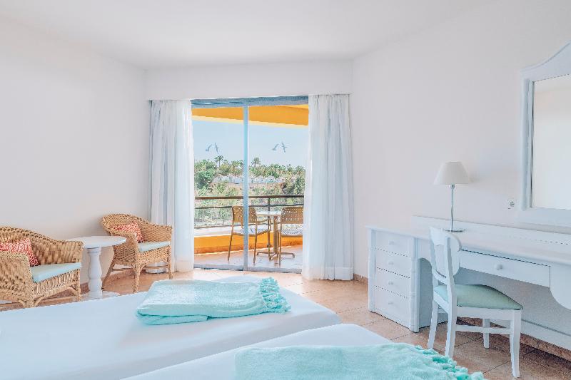 Iberostar Waves Playa Gaviotas image