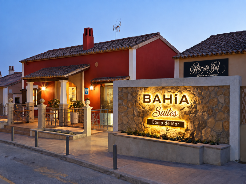 Cabau Bahia Camp de Mar Suites