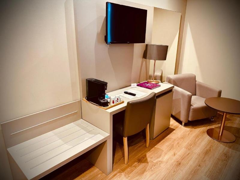 Hotel Carlton Rioja image