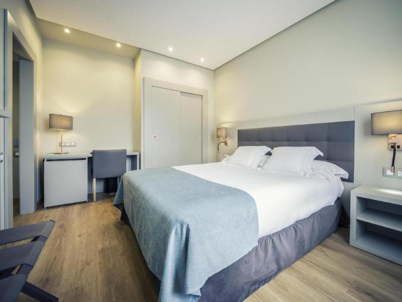 Hotel Carlton Rioja image