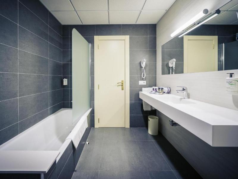 Hotel Carlton Rioja image