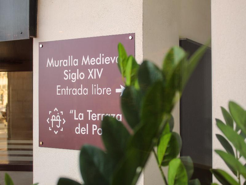 Reina Cristina image