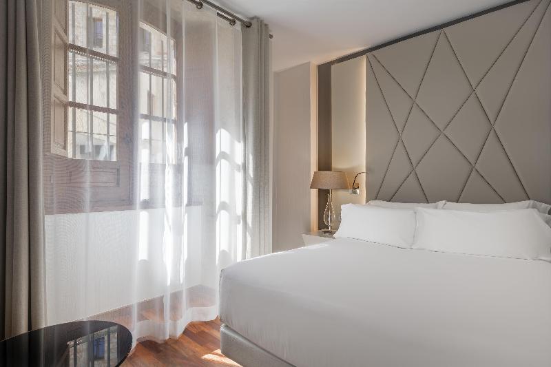 NH Collection Salamanca Palacio de Castellanos image