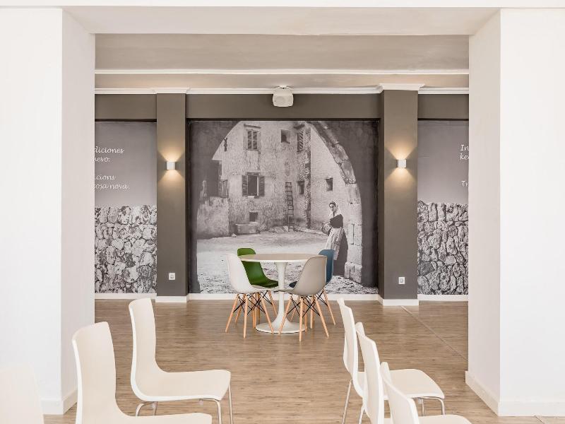 Alcudia Garden image