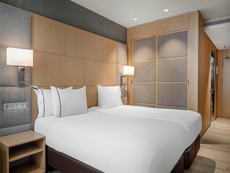 AC Barcelona Victoria Suites image