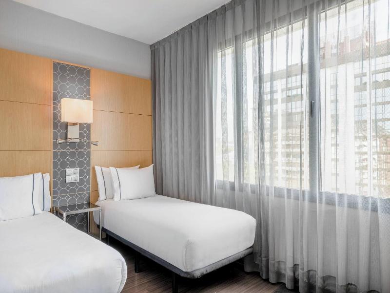 AC Barcelona Victoria Suites image