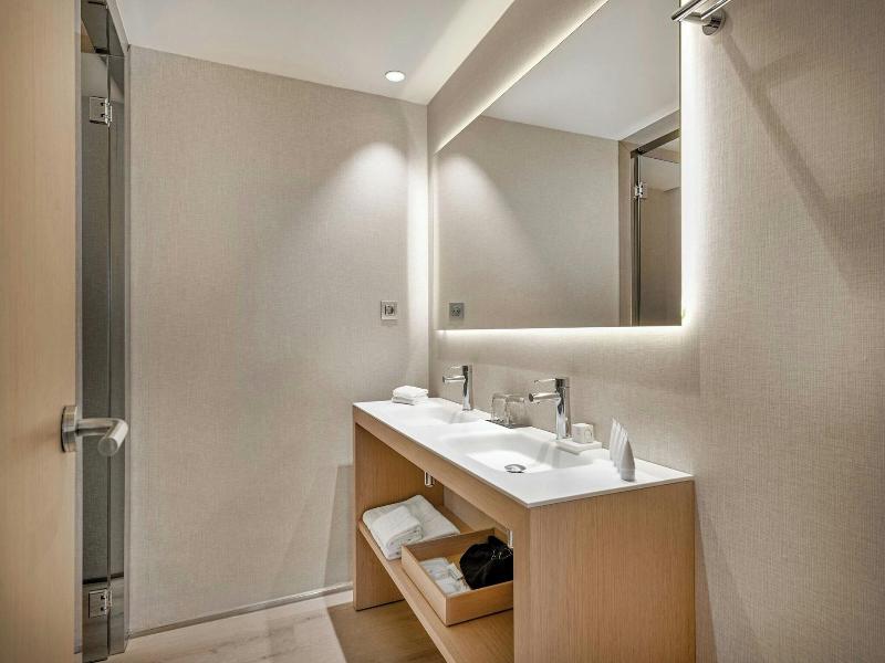 AC Barcelona Victoria Suites image