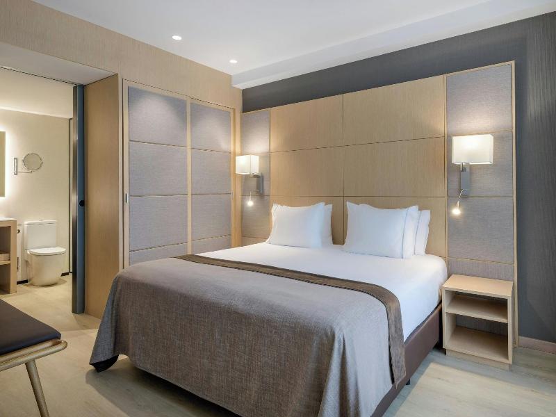 AC Barcelona Victoria Suites image