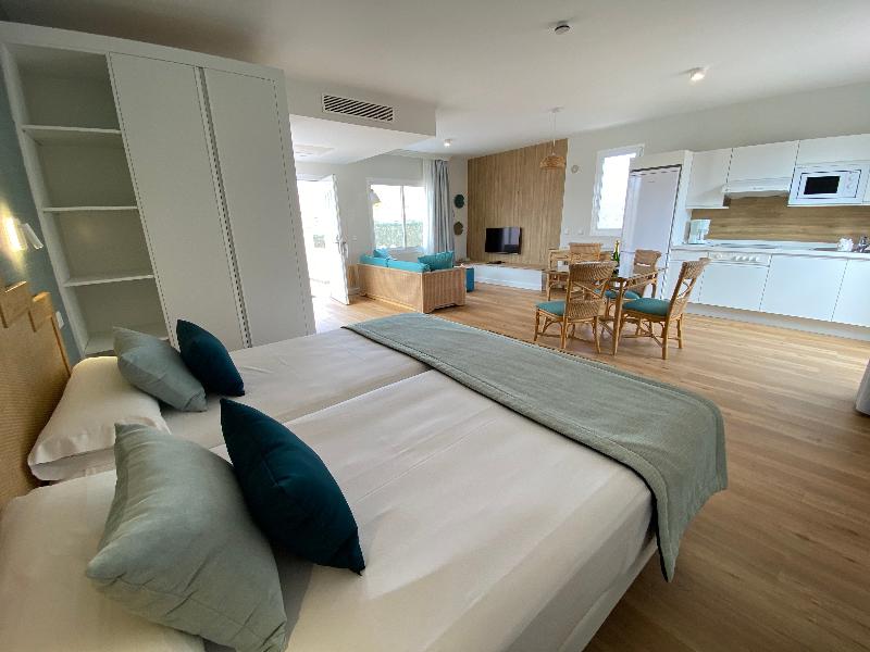 Hotel Esmeralda Maris by LIVVO image