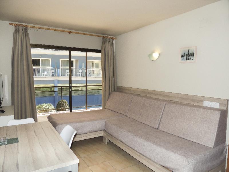Apartamentos Turísticos Augustus image